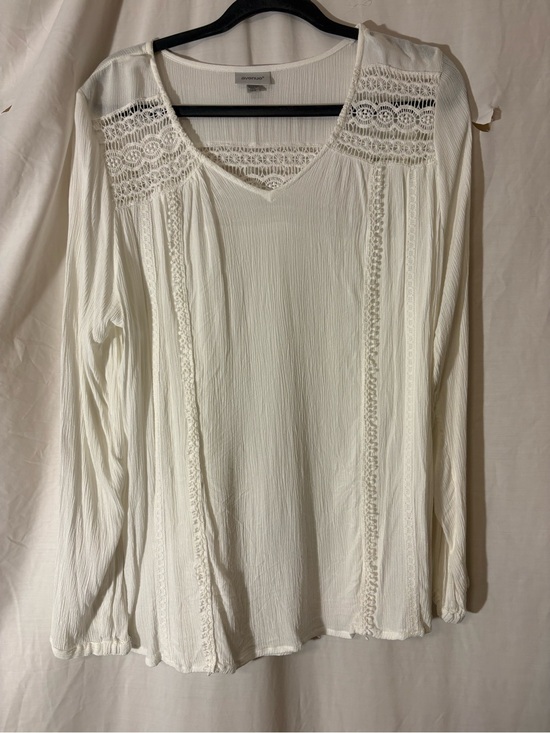 Avenue Tops - Avenue Cream Lace-Trim V-Neck Tunic Top